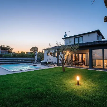 Beeindruckende Mit Sauna, Privatpool, Whirlpool, Panorama Meerblick