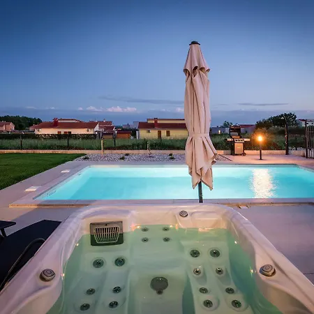 Beeindruckende Mit Sauna, Privatpool, Whirlpool, Panorama Meerblick * Kastelir