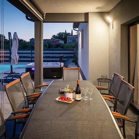 Holiday home Beeindruckende Mit Sauna, Privatpool, Whirlpool, Panorama Meerblick *