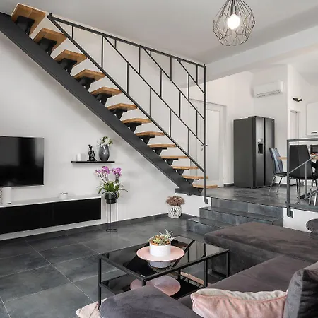 Beeindruckende Mit Sauna, Privatpool, Whirlpool, Panorama Meerblick بيت للعطل Kaštelir