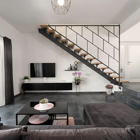 بيت للعطل Beeindruckende Mit Sauna, Privatpool, Whirlpool, Panorama Meerblick Kaštelir