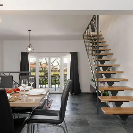 Holiday home Beeindruckende Mit Sauna, Privatpool, Whirlpool, Panorama Meerblick