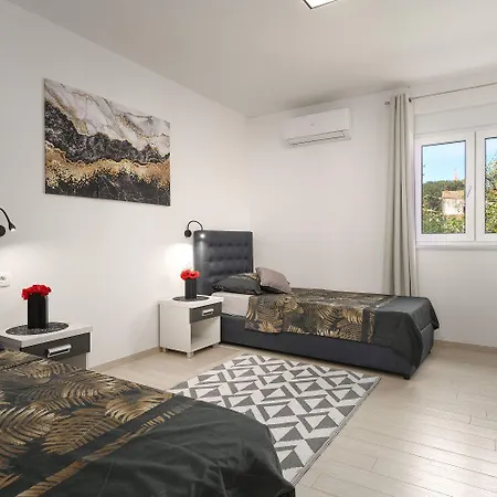 Holiday home Beeindruckende Mit Sauna, Privatpool, Whirlpool, Panorama Meerblick Kastelir