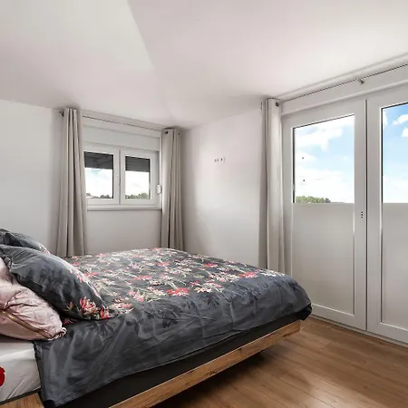Holiday home Beeindruckende Mit Sauna, Privatpool, Whirlpool, Panorama Meerblick