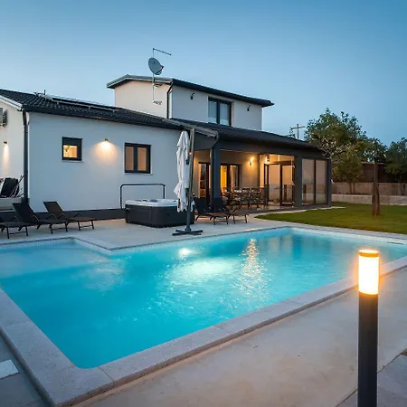 Beeindruckende Mit Sauna, Privatpool, Whirlpool, Panorama Meerblick