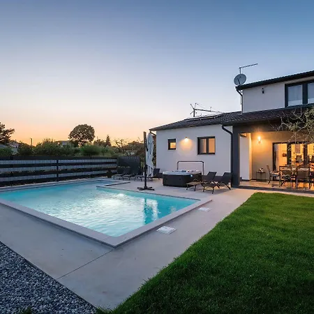 Beeindruckende Mit Sauna, Privatpool, Whirlpool, Panorama Meerblick Holiday home Kastelir